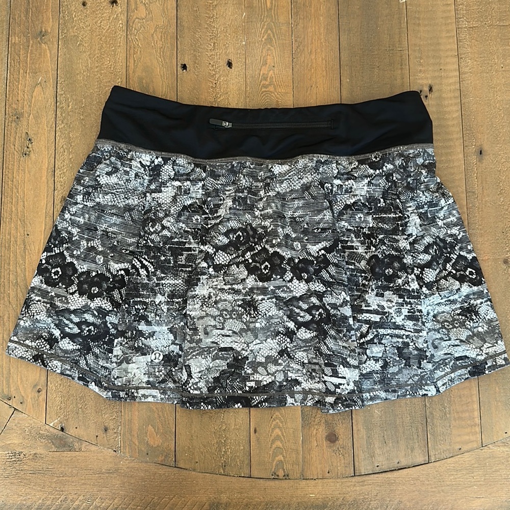 lululemon athletica Black & Gray Printed Athletic Skirt